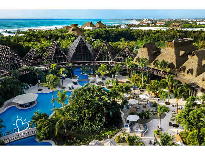 Four guests, seven nights at a luxury resort in Mexico