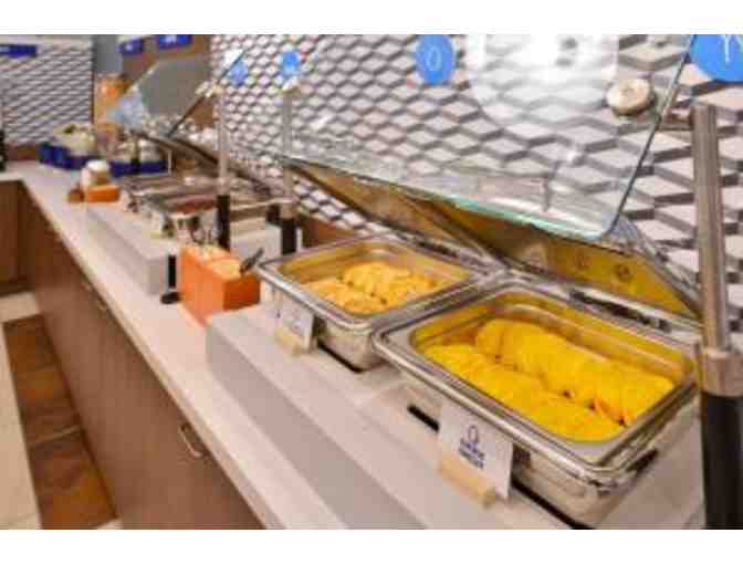 WI - Port Washington - Holiday Inn Express - One Night Stay