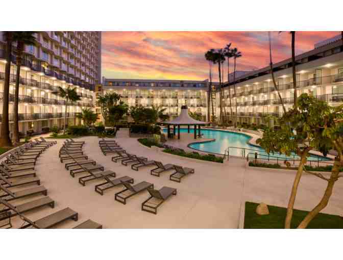 2 Night Stay at Los Angeles Airport Marriott + Valet Parking + Mclub Access