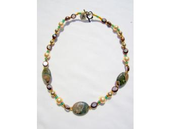 BJN185 BEAUTIFUL NECKLACE FEATURES JASPER AND AUSTRIAN CRYSTAL PEARLS!