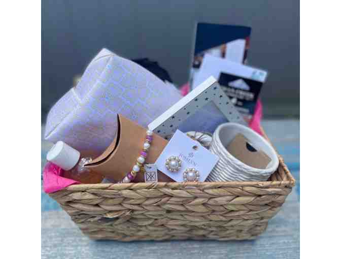 Girlie Goodies from Georgetown - Photo 1