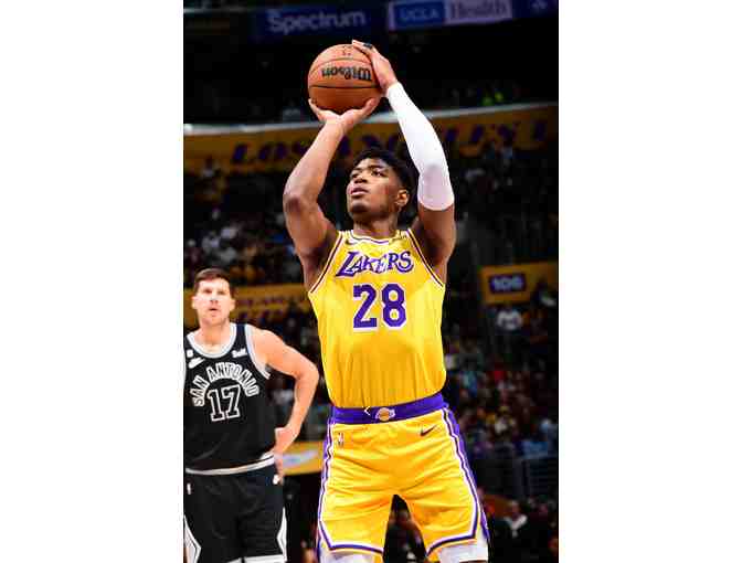 Basketball Signed by Los Angeles Lakers player Rui Hachimura - Photo 2