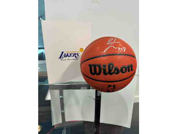 Basketball Signed by Los Angeles Lakers player Rui Hachimura - Photo 1