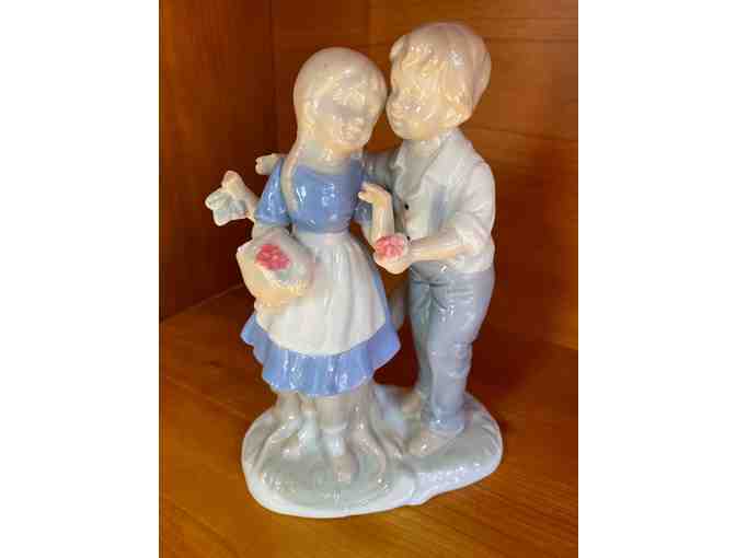 Lladro-style figurine - Girl and Boy - Vintage