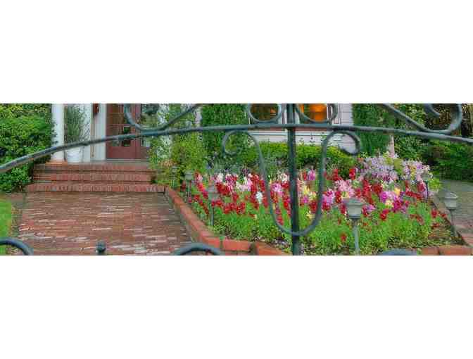 Healdsburg, CA - Camellia Inn - 1 nt in Queen room, wine tasting pass, breakfast and more