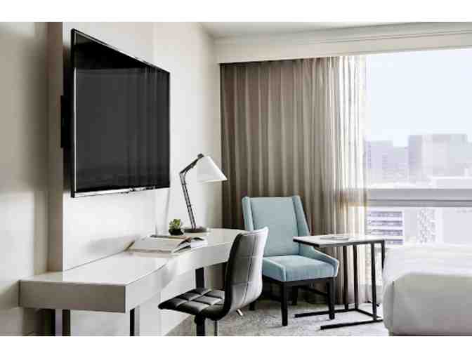 Los Angeles, Ca - Los Angeles Airport Marriott - One Night Stay with Parking