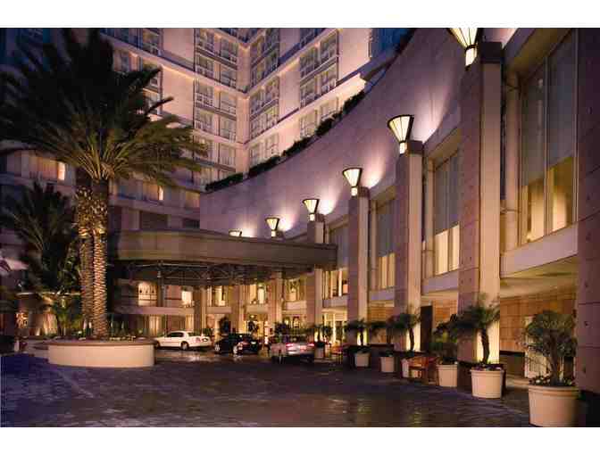 Los Angeles, CA - Omni Los Angeles Hotel at California Plaza - 1 nt stay in a deluxe room