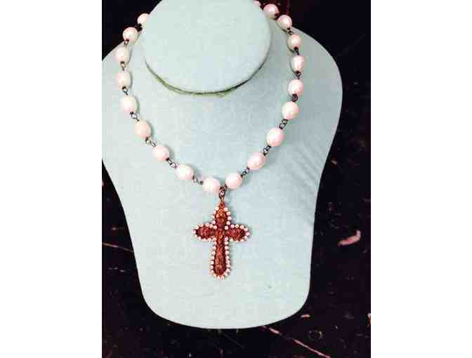 FRESHWATER PEARL NECKLACE w/CROSS