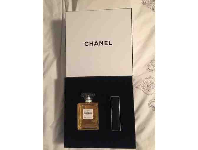 The Chanel No. 5, the Traveler