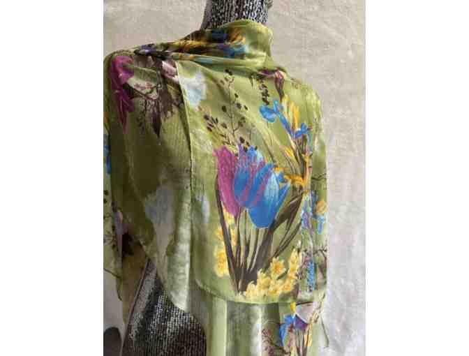 Beauitful Floral Chifon Flutter Shawl with Matching Necklace