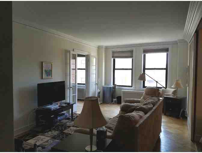 Two Night Stay in a Gorgeous Lincoln Park Condo, Across the Street From  Lincoln Park Zoo