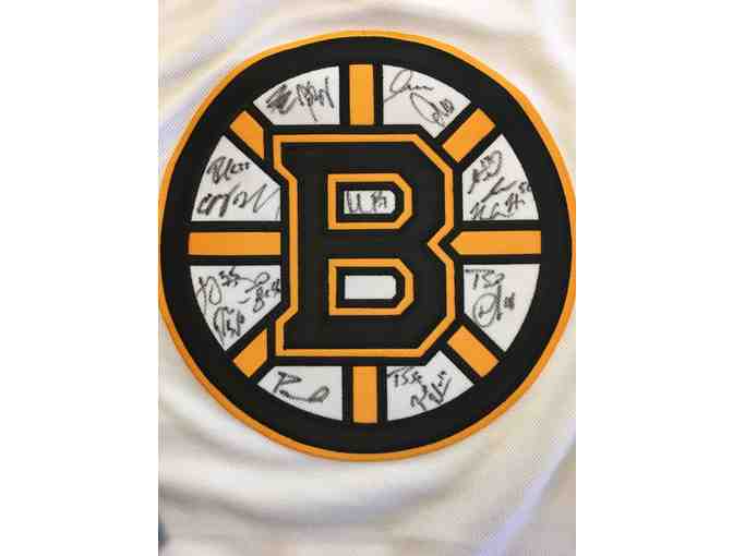 Jersey signed by Boston Bruins