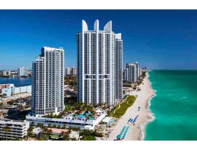 Two (2) Nights at the Trump International Resort Miami