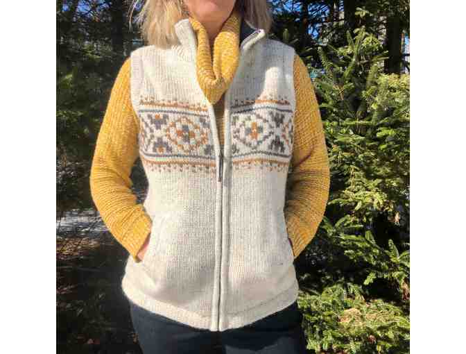 Sherpa Women's Handknit zipper front sweater vest size M