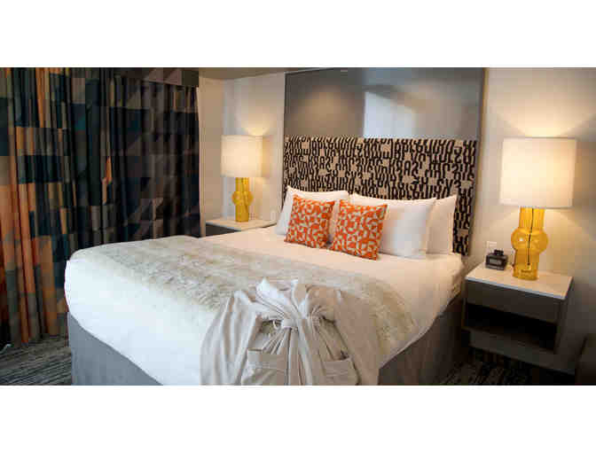 Item 1089 - Hotel Eastlund, Portland OR - 3 Nights for 2, Premier Downtown Suite