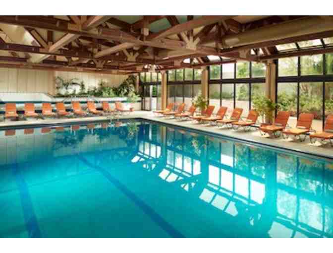 CHICAGO MARRIOTT OAK BROOK - TWO NIGHT WEEKEND STAY W/ BREAKFAST FOR TWO AND $100 SHOPPING