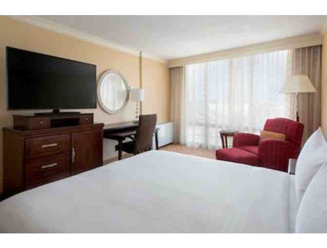 CHICAGO MARRIOTT OAK BROOK - TWO NIGHT WEEKEND STAY W/ BREAKFAST FOR TWO AND $100 SHOPPING
