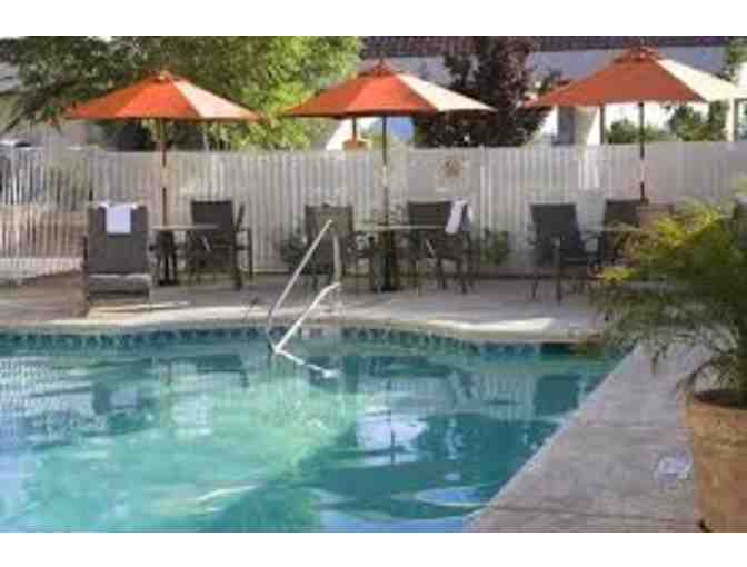 2 Night Jacuzzi Suite BW Plus Staycation w/2 Tickets to Firelight Barn Theatre!