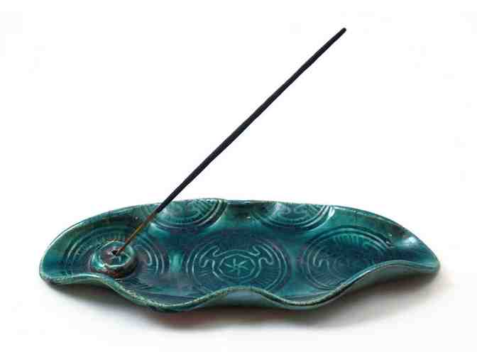 De Baun Fine Ceramics: Handmade Ceramic Buddhist Shrivatsa Knot Incense Burner Holder