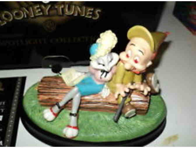 Looney Tunes Collectible.  Isn't She Wovewe