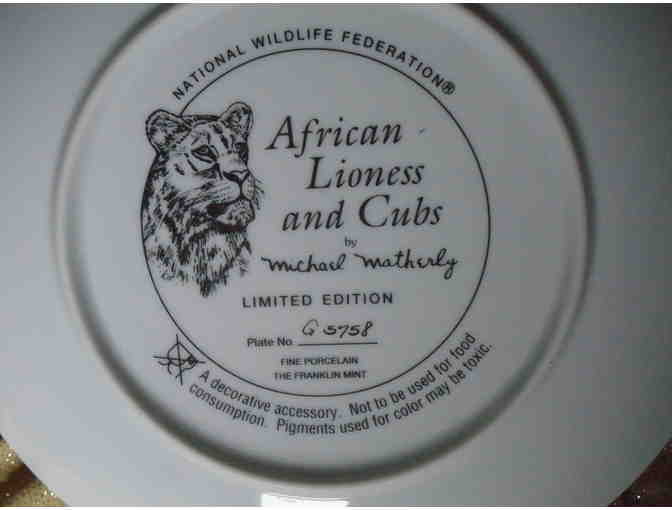 Franklin Mint -  African Lioness and Cubs - Collectible
