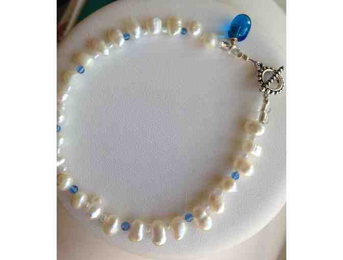 Bracelet - Freshwater Pearls, Blue Agate, Blown-Glass Charm
