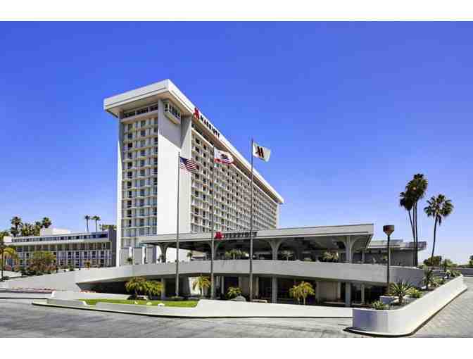Los Angeles Airport Marriott - One (1) Night Stay with complimentary valet parking - Photo 1