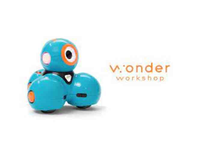 Dash - the Wonder Workshop Robot plus its Launcher Accessory