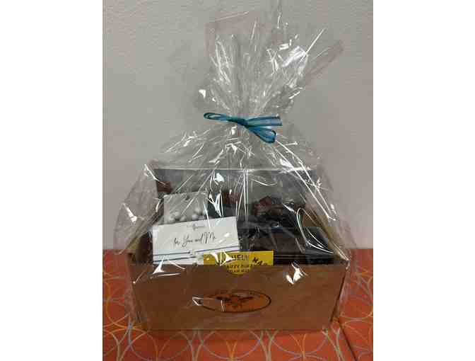 Bizzy Buzz Gift Basket - Photo 1