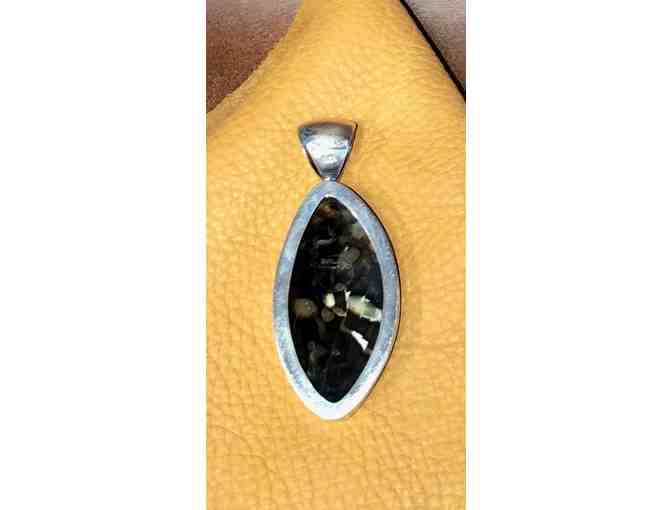 Agate Pendant in Silver Setting