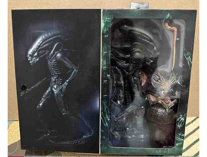 Alien Big Chap Figurine