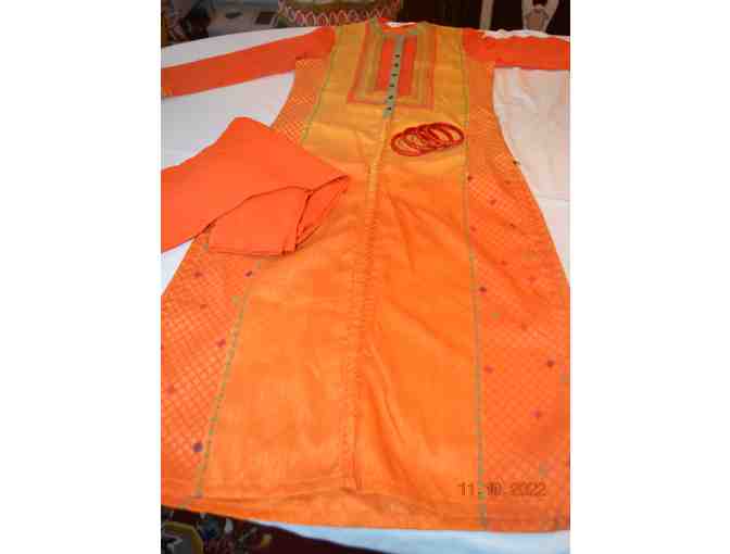 Girls - Orange and Yellow Kurta w/ Orange leggings - Size 32