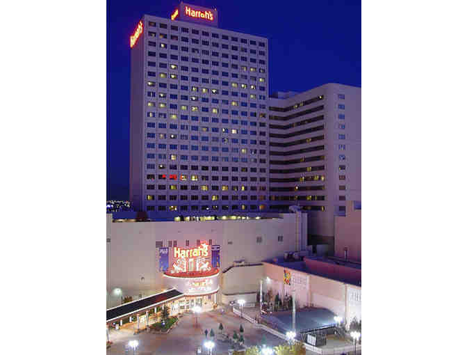 One-night stay and dinner for 2 at Carvings Buffet - Harrah's Reno (value $150)