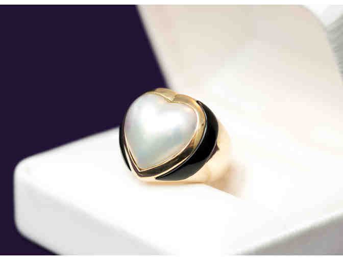 18 kt. Yellow Gold Mabe Pearl and Black Onyx Ring