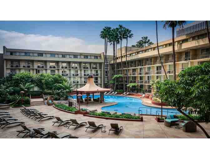 Los Angeles Airport Marriott - 2 Night Stay with Valet Parking