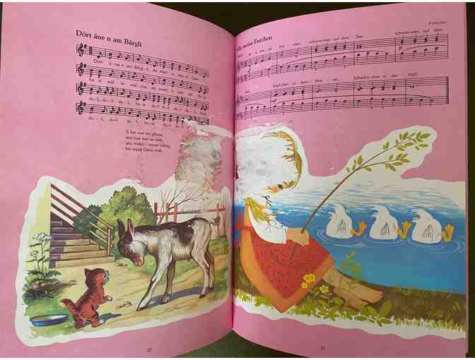 Swiss-German Children's SongBook 'Chinde, Mir Tuend Singe'