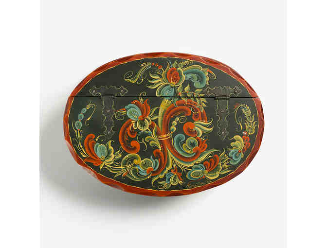 Oval lidded box with Telemark rosemaling by Ellen Kerbs