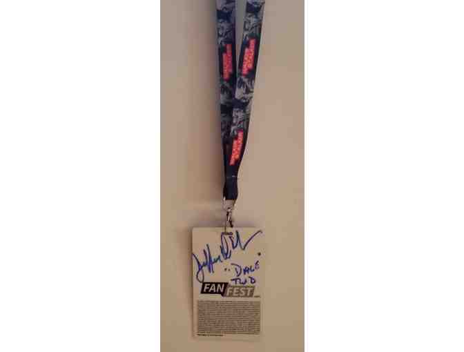 'FANFEST CELEBRITY BADGE - Autographed by THE WALKING DEAD 'DALE'