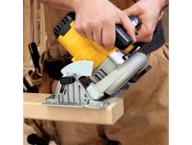 DeWalt 6-1/2' Circular Saw with 2 Battery Packs and Charger