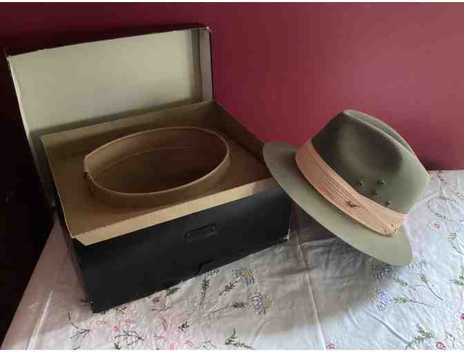 VINTAGE Hat with Original Box - Photo 1
