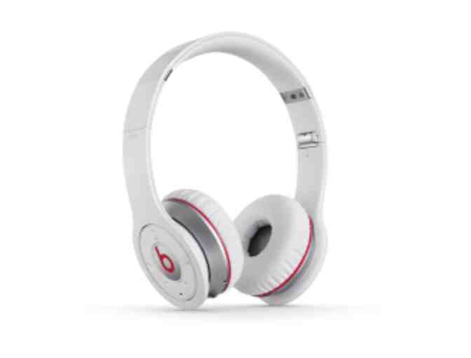 Beats by DR DRE Wireless Over the Ear Headphones Demos