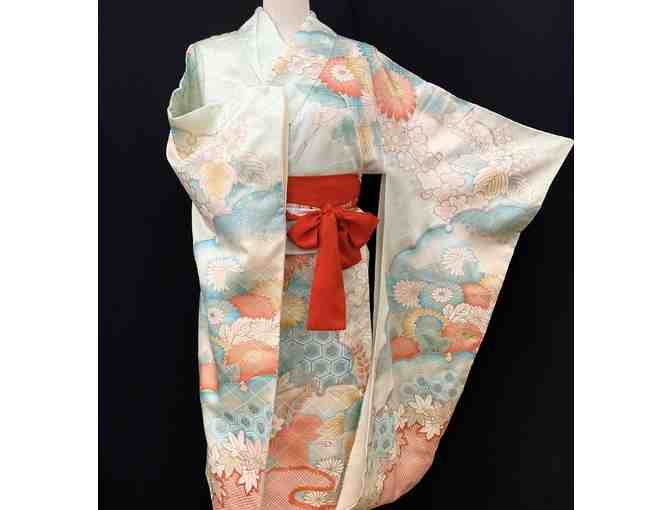 'Subtle Beauty' Kimono