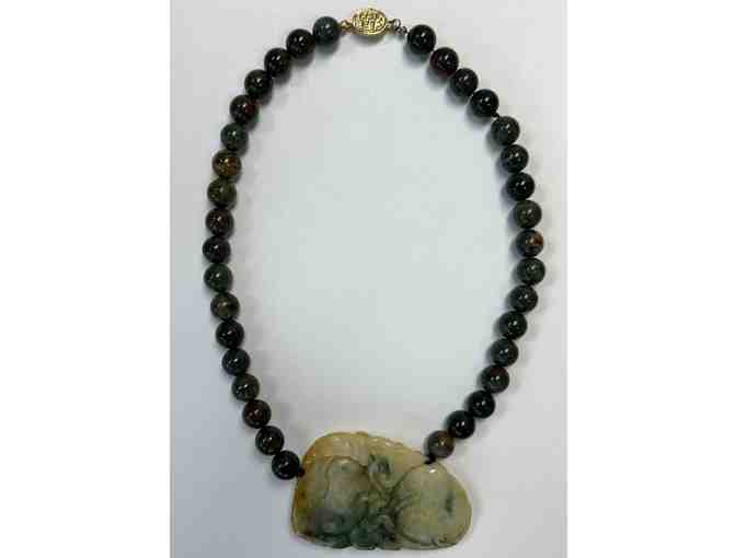 Choker with Green Serpentine and Decorative Carved Jade Stone-Lot 56 - Photo 2