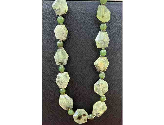 Choker with Green Stones and Jade Orbs-Lot 72 - Photo 1