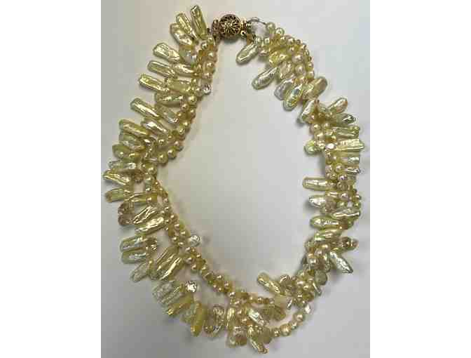 Choker with Pale Yellow Pearls and Clear Swarovski Crystals-Lot 54 - Photo 2