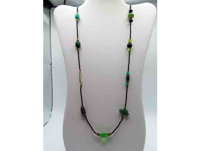 Long Necklace with Black and Green Beads-Lot 130 - Photo 1