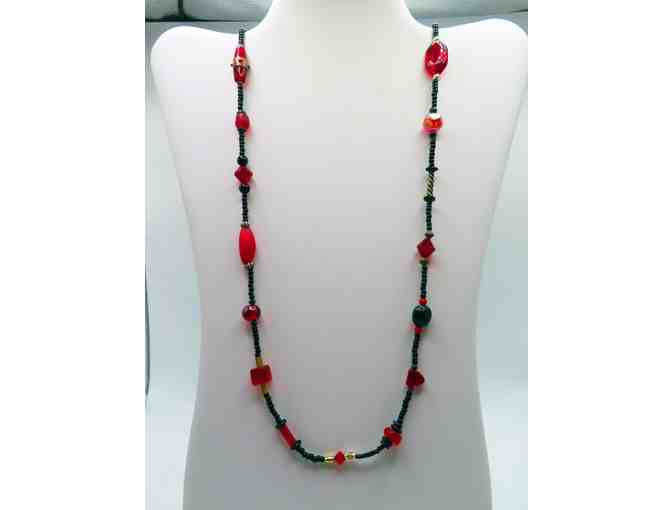 Long Necklace with Black and Red Glass Beads-Lot 112 - Photo 1