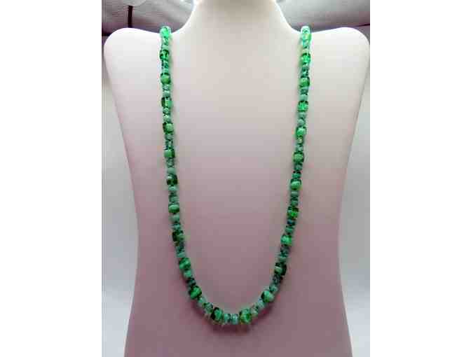 Long Necklace with Green Glass Beads-Lot 116 - Photo 1
