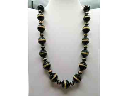 Necklace with Black and White Glass Beads-Lot 100