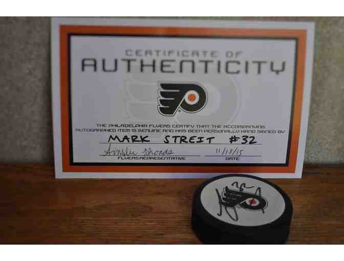 Flyers' Puck signed by Mark Streit